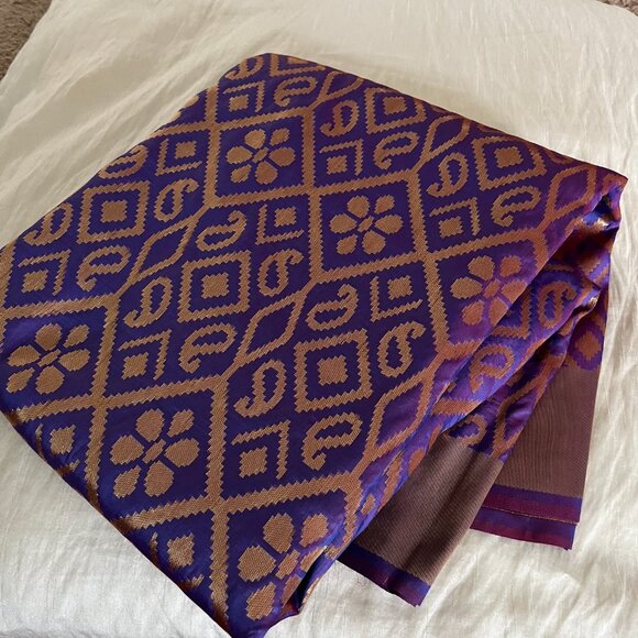 Purple Banarasi silk  Saree with allover  Gold Zari Work + Blouse fabric - Picture 10 of 15